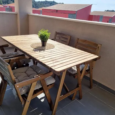 Sun Apartment *